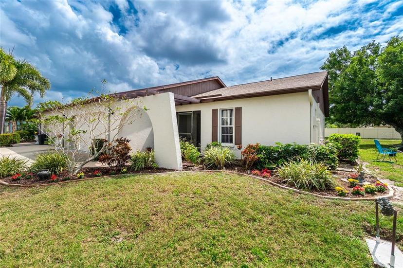 Picture of 523 Foxwood Blvd, Englewood FL 34223