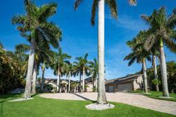 Picture of 201 Bluff View Drive, Belleair Bluffs, FL 33770
