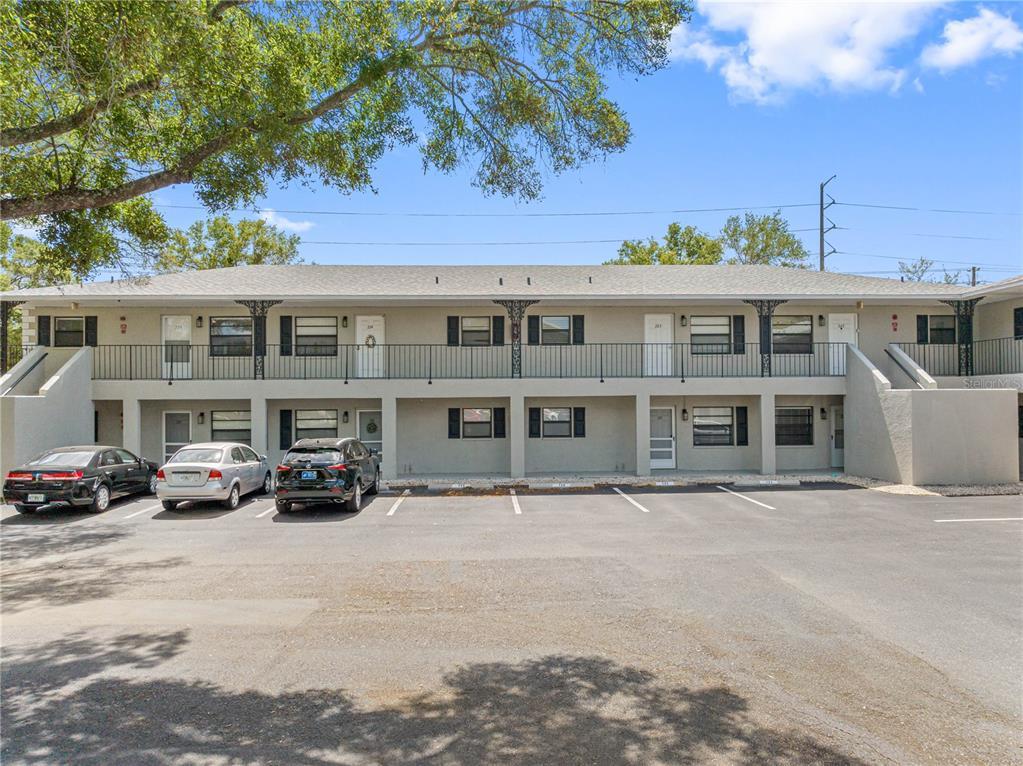 Picture of 101 Lake Avenue Ne Unit 225, Largo, FL 33771