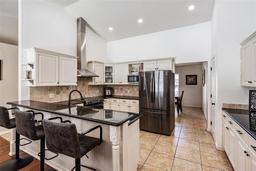 Picture of 1729 Oakwood Estates Drive, Plant City, FL 33563