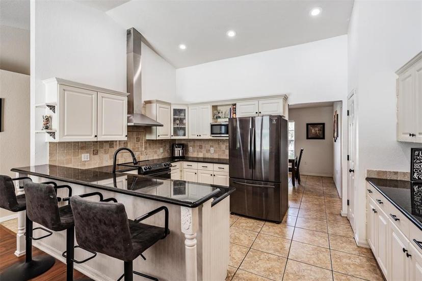 Picture of 1729 Oakwood Estates Drive, Plant City FL 33563