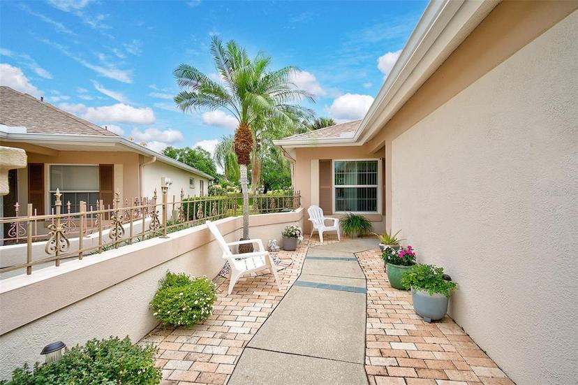 Picture of 4726 Sand Trap Street Circle E, Bradenton FL 34203