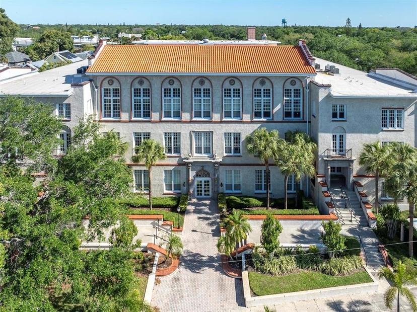 Picture of 701 Mirror Lake Drive N Unit 105, St Petersburg FL 33701