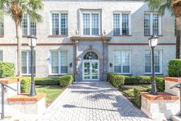 Picture of 701 Mirror Lake Drive N Unit 105, St Petersburg, FL 33701