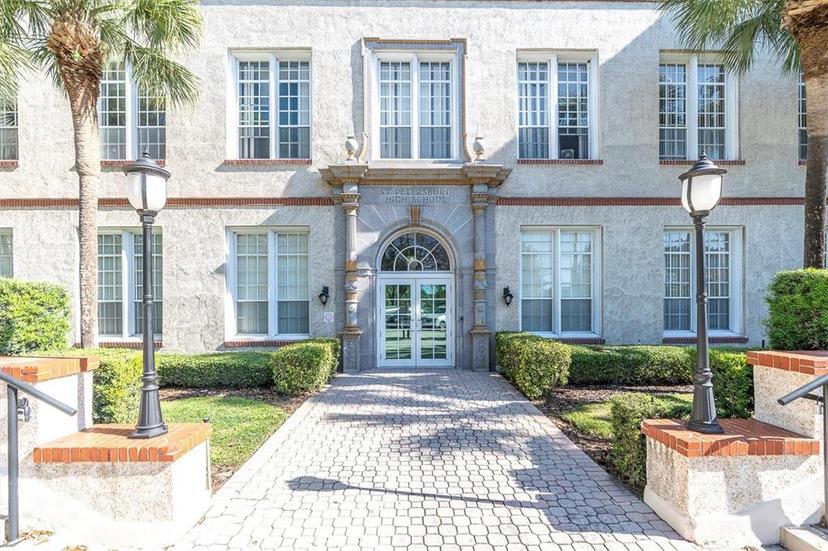 Picture of 701 Mirror Lake Drive N Unit 105, St Petersburg FL 33701