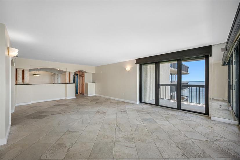 Picture of 2413 Bayshore Boulevard Unit 2004, Tampa FL 33629