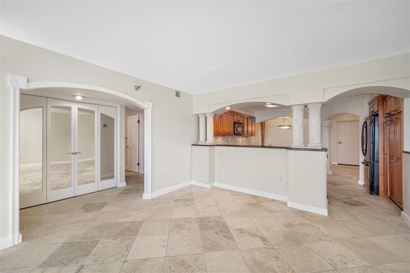 Picture of 2413 Bayshore Boulevard Unit 2004, Tampa FL 33629