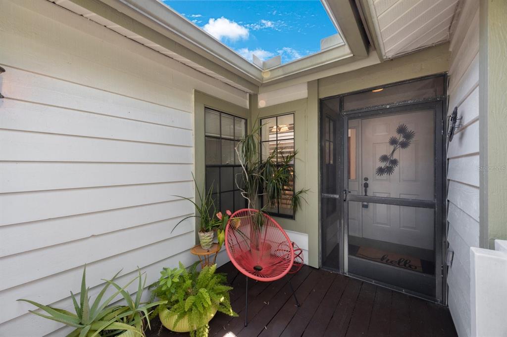 Picture of 842 Amelia Court Ne, St Petersburg, FL 33702