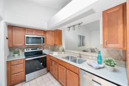 Picture of 842 Amelia Court Ne, St Petersburg, FL 33702
