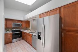Picture of 842 Amelia Court Ne, St Petersburg, FL 33702