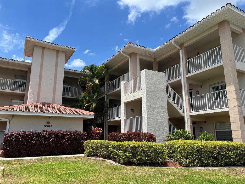 Picture of 6503 Stone River Road Unit 109, Bradenton, FL 34203