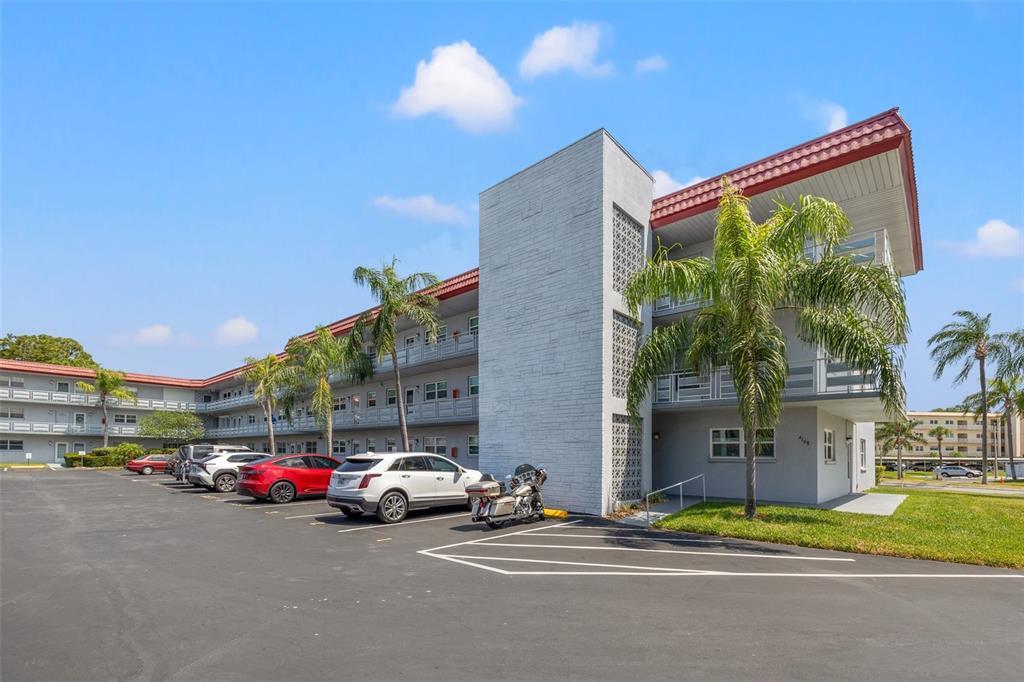 Picture of 5660 80Th Street N Unit A208, St Petersburg, FL 33709