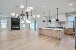 Picture of 325 33Rd Avenue N, St Petersburg, FL 33704
