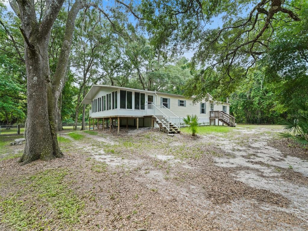 Picture of 9101 Cr 647D, Bushnell, FL 33513