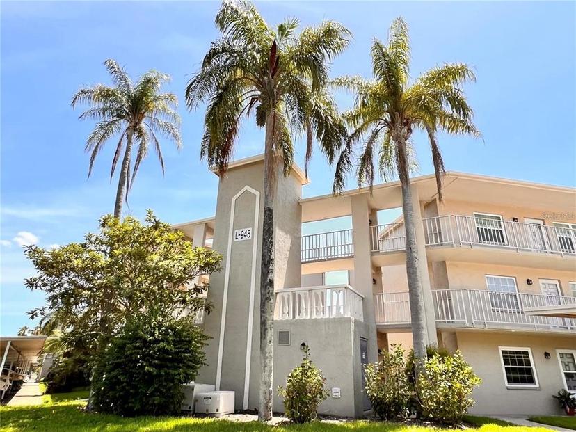 Picture of 948 Virginia Street Unit 205, Dunedin FL 34698