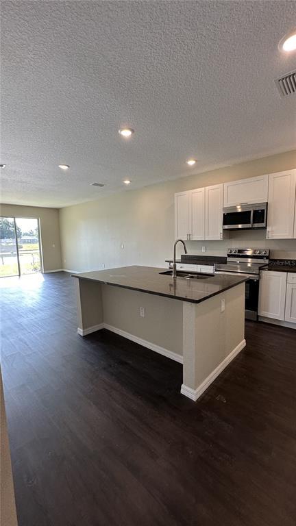 Picture of 615 Lake Shore Parkway, Davenport FL 33896