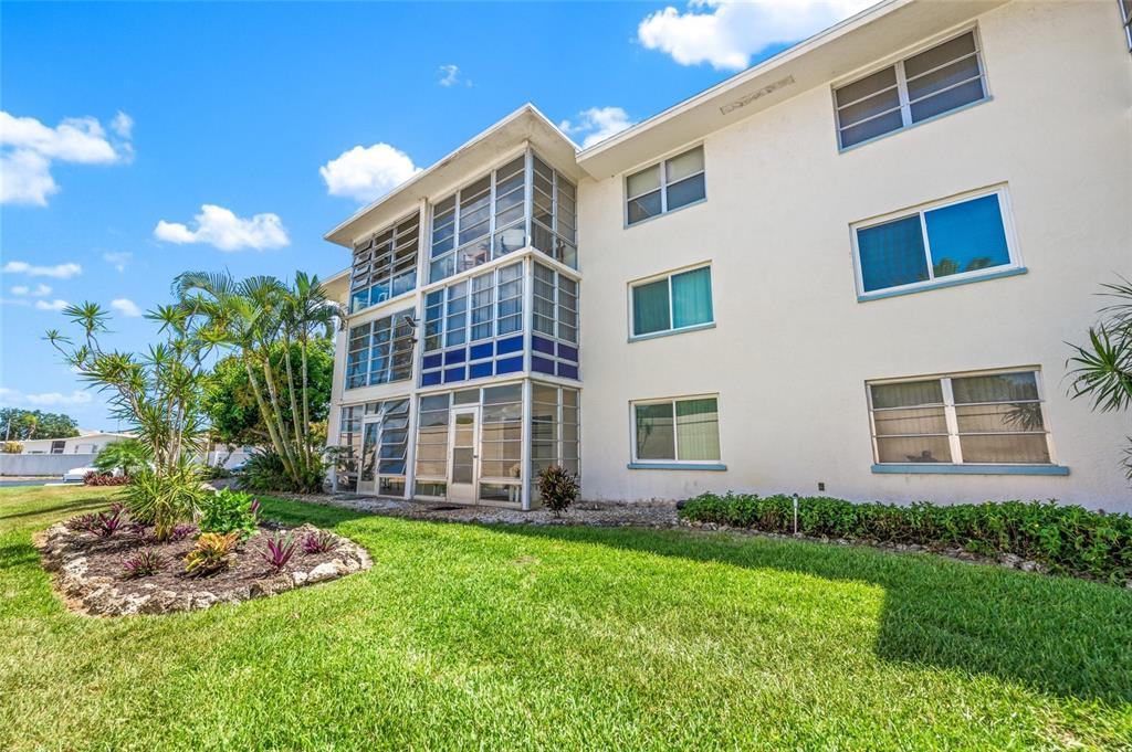 Picture of 708 Tamiami Trail S Unit 120, Venice, FL 34285