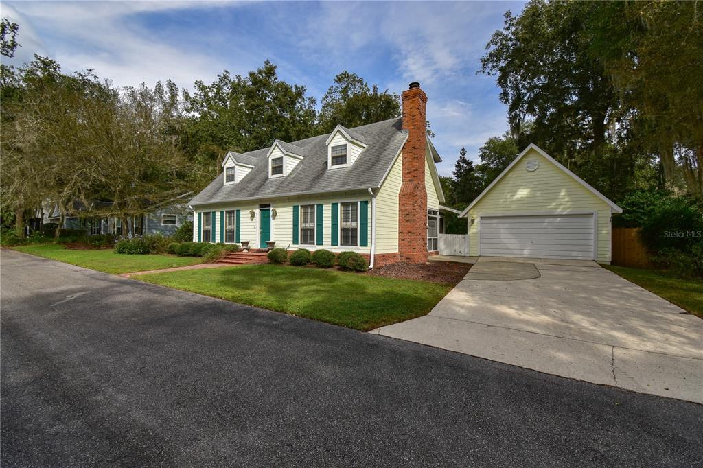 Picture of 927 NW 41St Drive, Gainesville, FL 32605