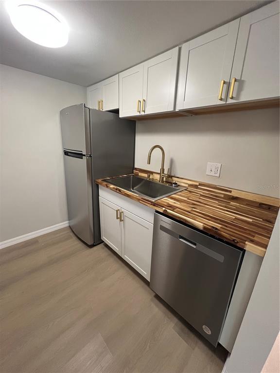 Picture of 2611 Pine Lake Terrace Unit B, Sarasota FL 34237