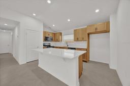 Picture of 8377 Wilder Pines Avenue, Lakeland, FL 33809