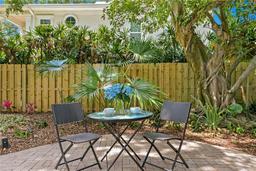 Picture of 401 Appian Way Ne, St Petersburg, FL 33704