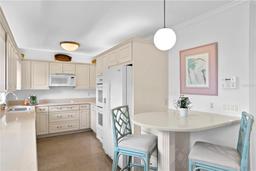 Picture of 401 Appian Way Ne, St Petersburg, FL 33704