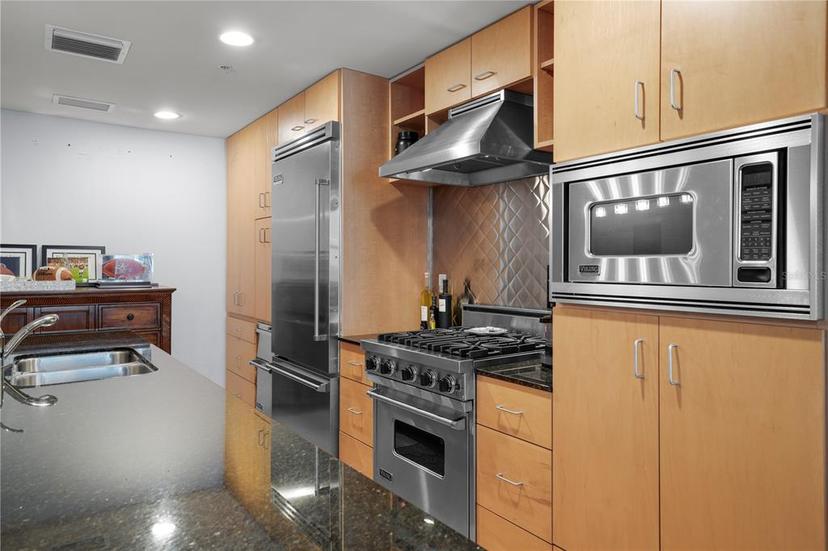 Picture of 1120 E Kennedy Boulevard Unit 827, Tampa FL 33602