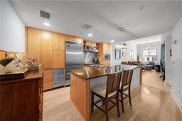 Picture of 1120 E Kennedy Boulevard Unit 827, Tampa, FL 33602
