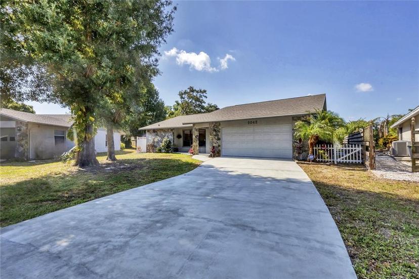Picture of 5042 79Th Avenue Drive E, Sarasota FL 34243