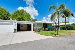 Picture of 1350 Stafford Lane Unit 1422, Sarasota, FL 34232