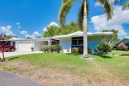 Picture of 1350 Stafford Lane Unit 1422, Sarasota, FL 34232