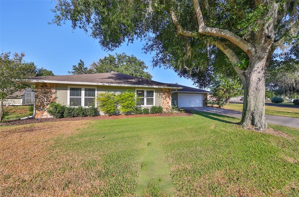 Picture of 220 Coleman Drive E, Winter Haven, FL 33884
