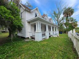 Picture of 208 E Badcock Boulevard, Mulberry, FL 33860