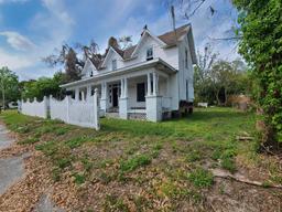 Picture of 208 E Badcock Boulevard, Mulberry, FL 33860