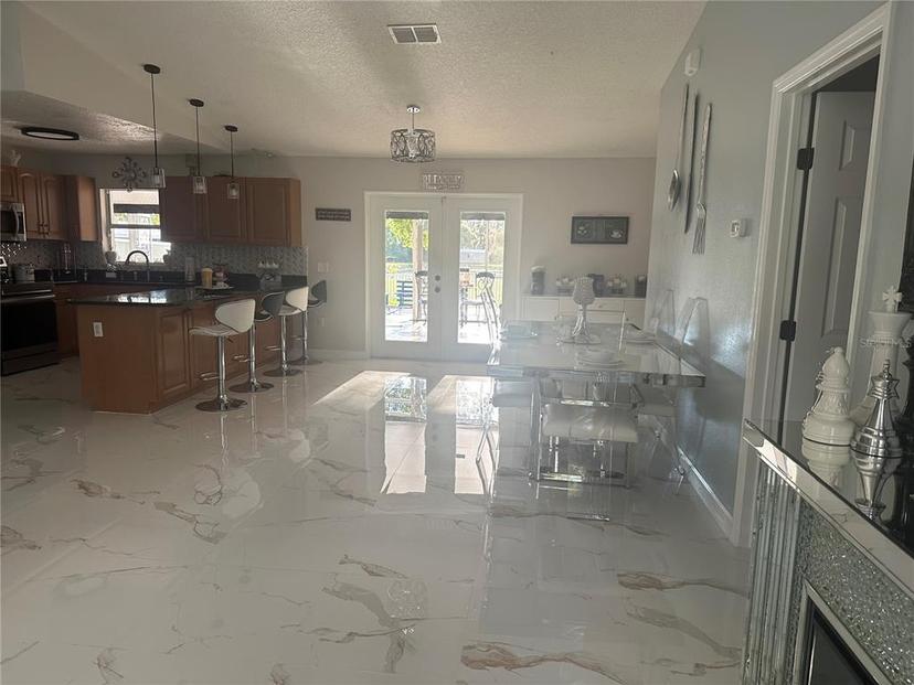 Picture of 10520 Henderson Road, Tampa FL 33625
