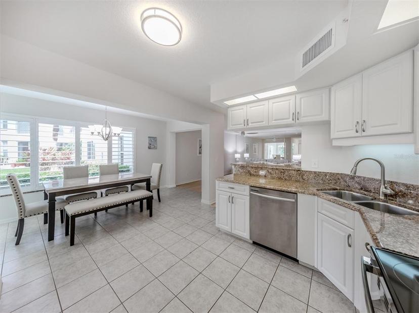 Picture of 821 Montrose Drive Unit 103, Venice FL 34293