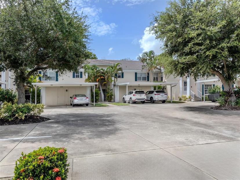 Picture of 821 Montrose Drive Unit 103, Venice FL 34293