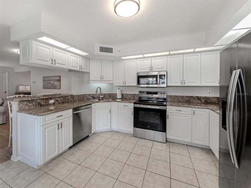 Picture of 821 Montrose Drive Unit 103, Venice FL 34293