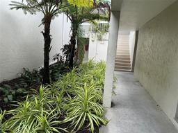 Picture of 2121 Wood Street Unit 124, Sarasota, FL 34237