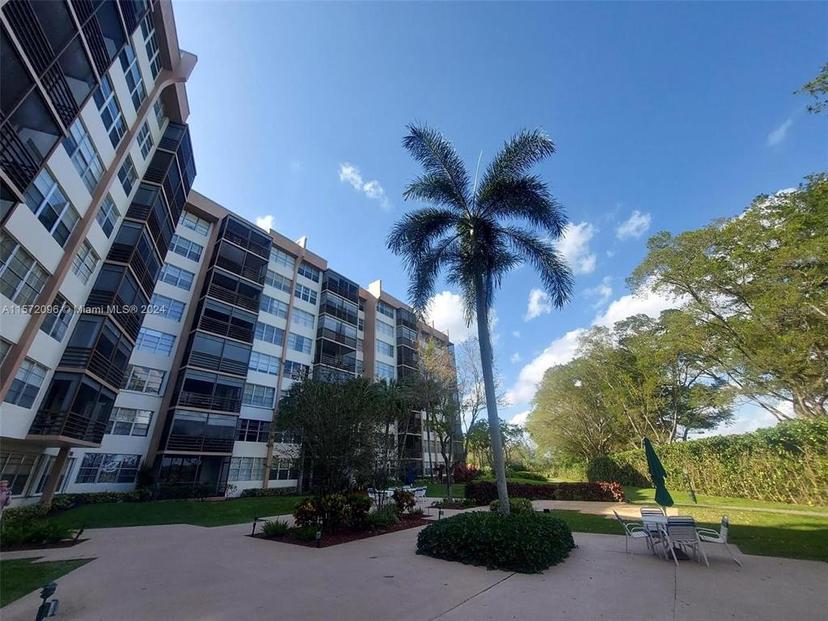 Picture of 1400 Saint Charles Place Unit 614