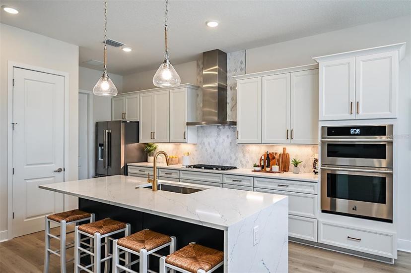 Picture of 725 Anegada Lane, Sarasota FL 34234