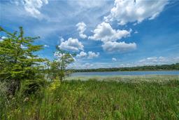 Picture of 250 W West Lake Drive, Hawthorne, FL 32640