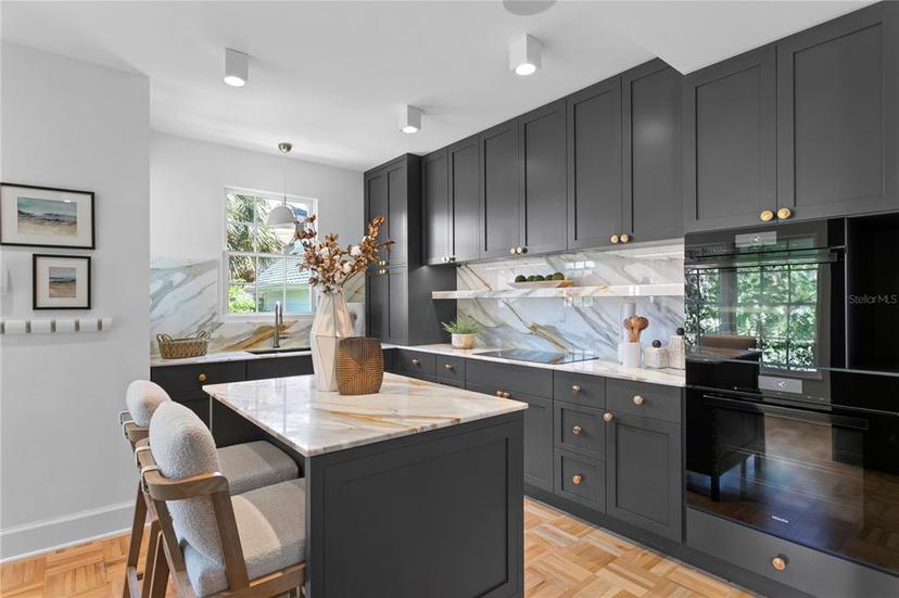 Picture of 716 14Th Avenue Ne, St Petersburg FL 33701