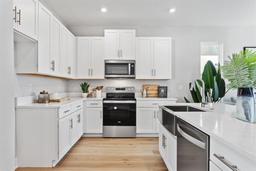 Picture of 2911 W Spruce Street, Tampa, FL 33607
