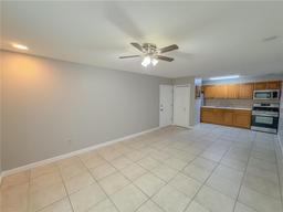 Picture of 1700 SW 16Th Court Unit B7, Gainesville, FL 32608