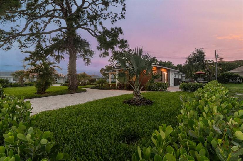 Picture of 301 Aurora Street E, Venice FL 34285
