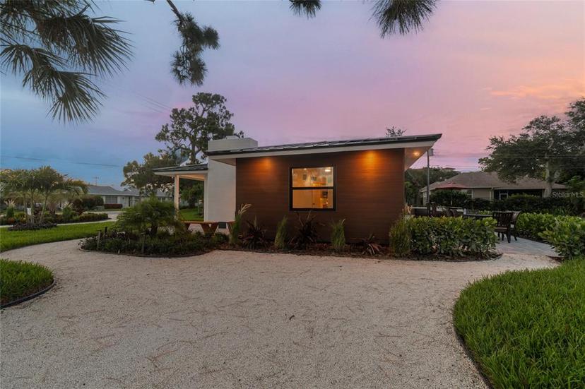Picture of 301 Aurora Street E, Venice FL 34285