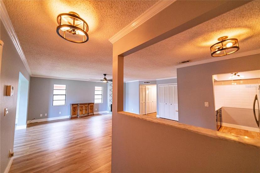Picture of 10196 Seminole Island Drive, Largo FL 33773