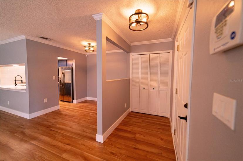 Picture of 10196 Seminole Island Drive, Largo FL 33773