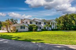 Picture of 6779 Clayton Street, Mount Dora, FL 32757